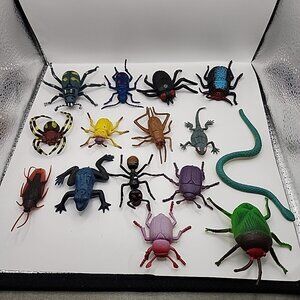 Insects Bugs 15 Piece Set Plastic Toy Lot Realistic Prank
